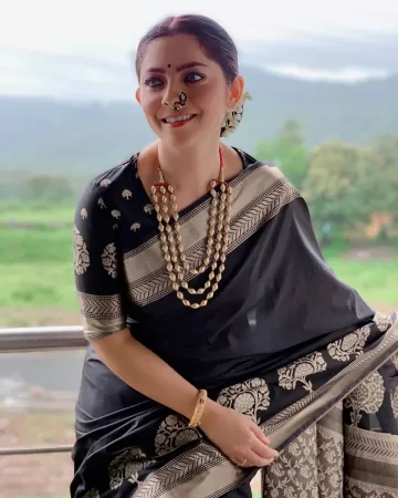 Sonalee Kulkarni marathi actress 5