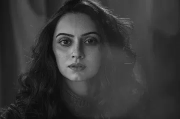 Shruti Marathe  black and white photo marathi actress 6