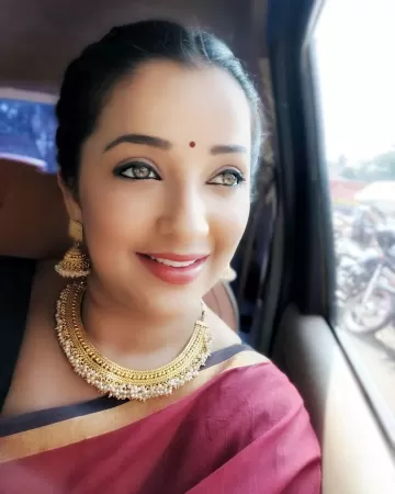 Apurva Nemlekar Marathi actress images 205