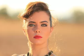 Azza Zarour Palestinian television host 3