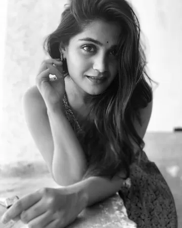 Isha Keskar Marathi actress 41