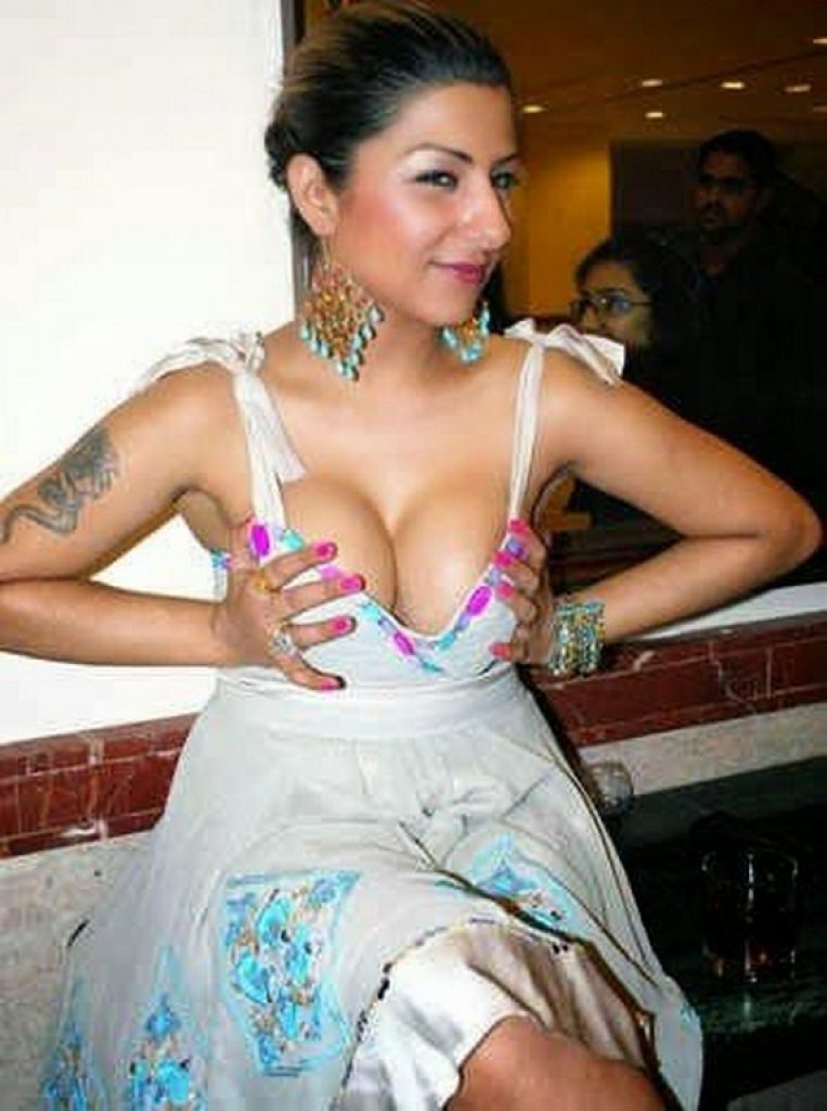 bollywood actress Hard Kaur hot photos