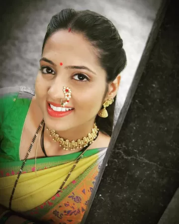 Vidula Chougule selfi in saree