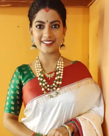 Dhanashri Kadgaonkar marathi actress 36
