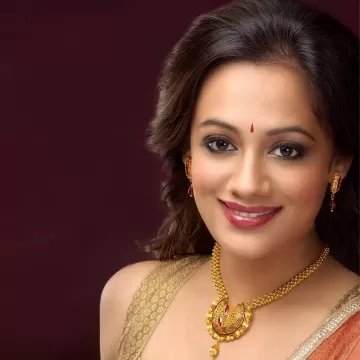 Spruha Joshi Marathi Film Actress 32