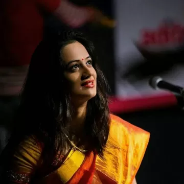 Spruha Joshi Marathi Film Actress 120