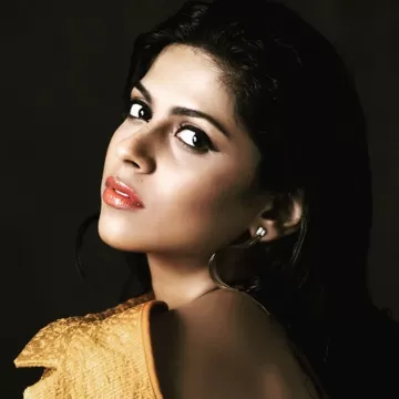 Swarda Thigale Marathi Tv Actress 7