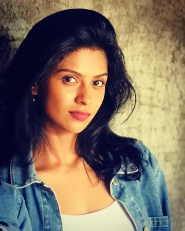 Swarda Thigale Marathi Tv Actress 99