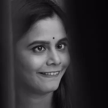 Hemangi Kavi Marathi Film Actress 198
