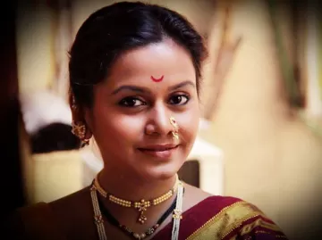 Hemangi Kavi Marathi Film Actress 49