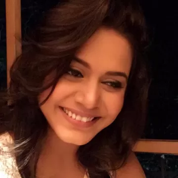 Hemangi Kavi Marathi Film Actress 17