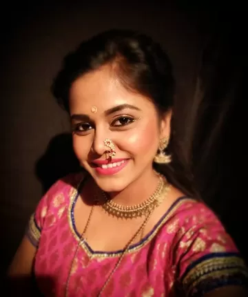 Hemangi Kavi Marathi Film Actress 77