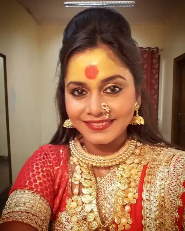 Hemangi Kavi Marathi Film Actress 27