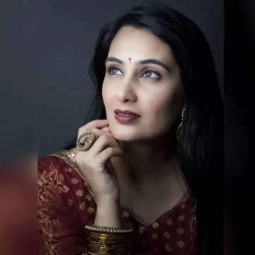 Sai lokur Marathi Film Actress 29