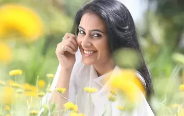 Sai lokur Marathi Film Actress 4