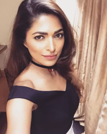 Parvathy Omanakuttan bollywood actress 72