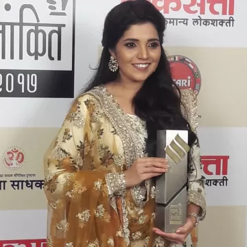 Mukta Barve Marathi Film Actress 17