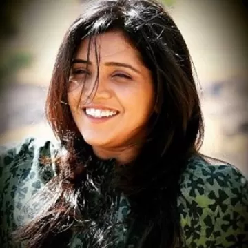 Mukta Barve Marathi Film Actress 8