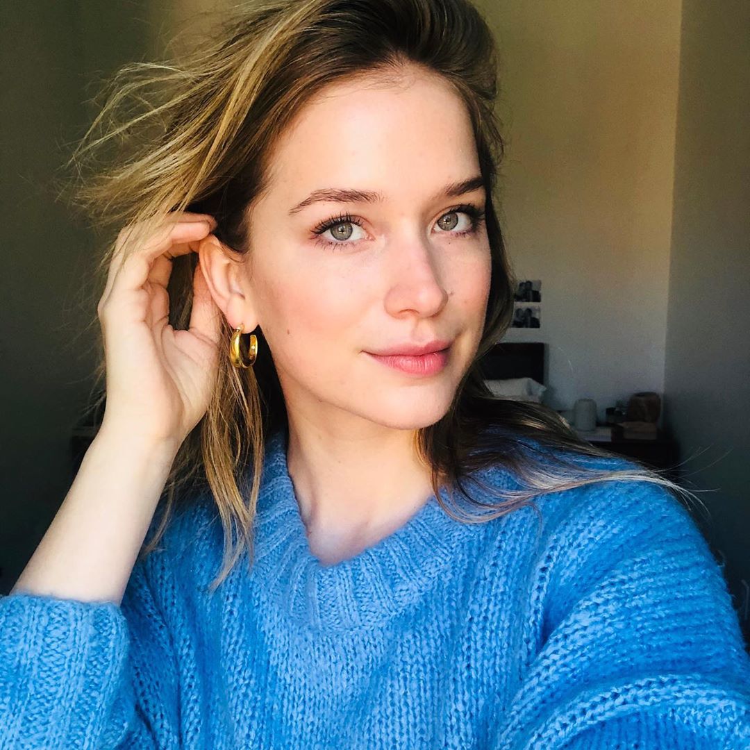 Elizabeth Lail Hollywood actress 20 DreamPirates.