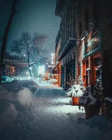 city evening snowfall