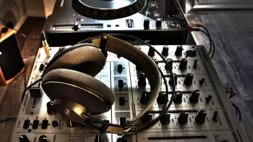 headphones installation music